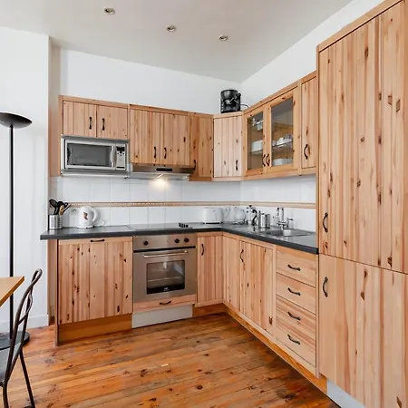 De Grand Standing, Joliment Decore Apartment