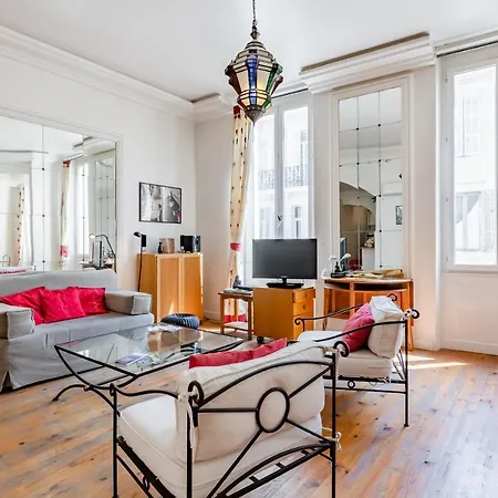 De Grand Standing, Joliment Decore Apartment