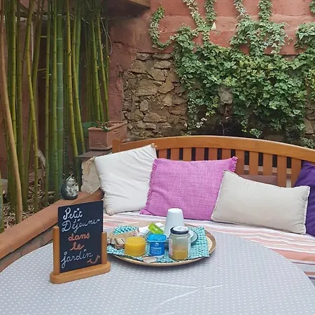 Les De Jeannette Couette-café 2*
