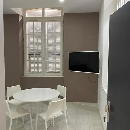 Five Stars C6 Aparthotel *
