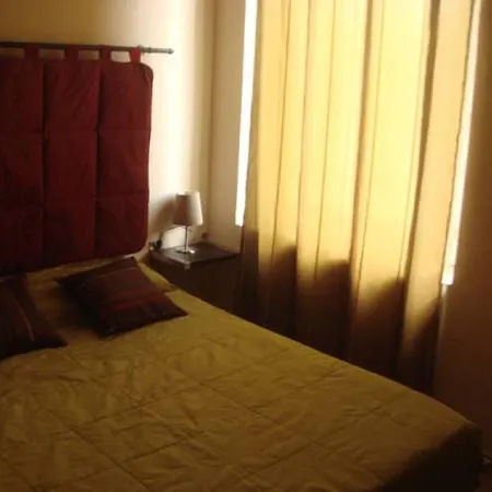 La Maillane 2* لا بين سور إفون