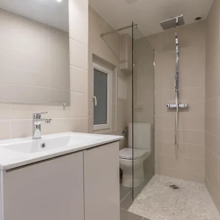 Apartment Typique, Authentique, Super Pratique *
