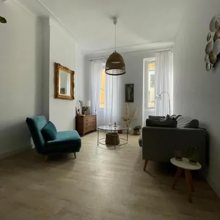 Elegant Apt In The Heart Of