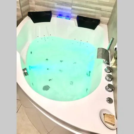Studio Love Room Jacuzzi Privatif Prado Velodrome.