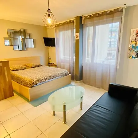 Holiday home Studio Love Room Jacuzzi Privatif Prado Velodrome. Marseille