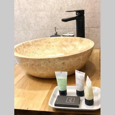 Studio Love Room Jacuzzi Privatif Prado Velodrome. *