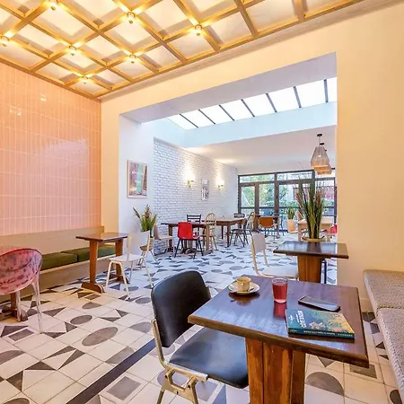 Greet Centre Saint Charles Hotell 2*