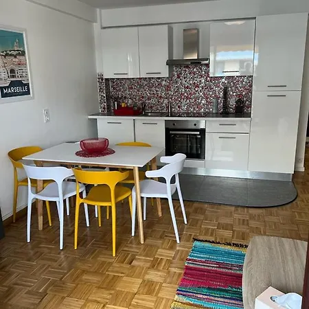 Marseille, Bel Et Spacieux De 60m² *