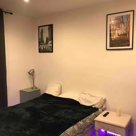 T2 La Joliette Sur Notre Dame Apartment *