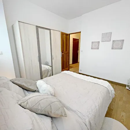 T2 Le Bien Etre 9eme-wifi-netflix-metro-parking-plage Apartment *
