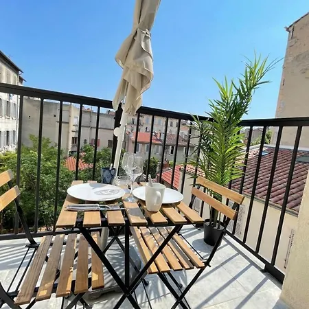 Les Temps Heureux Petite Terrasse Clim-netflix Marseille