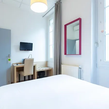Edmond Rostand Hotel