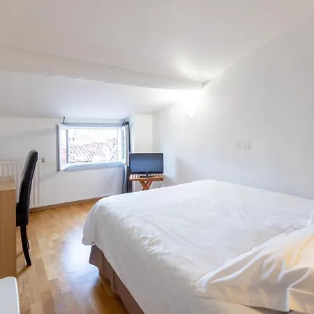 Edmond Rostand Hotel