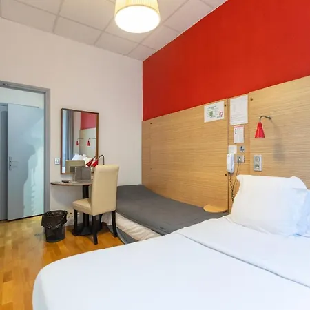 Hotel Edmond Rostand 3*
