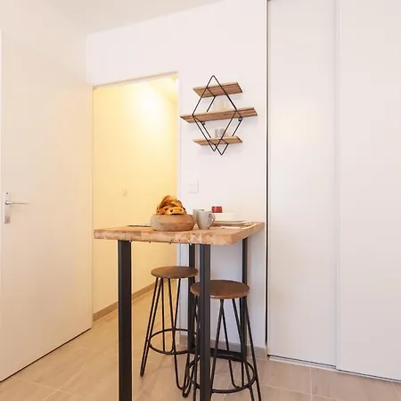 Cosy Studio Face A La Gare Apartment *