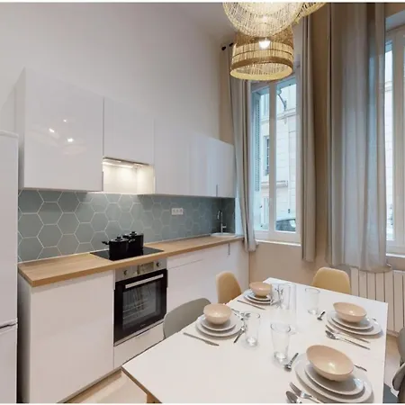 Apartment Superbe T2/duplex St Charles/joliette Renove Avec Soin