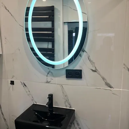 Appartement Jacuzzi Netflix Marseille