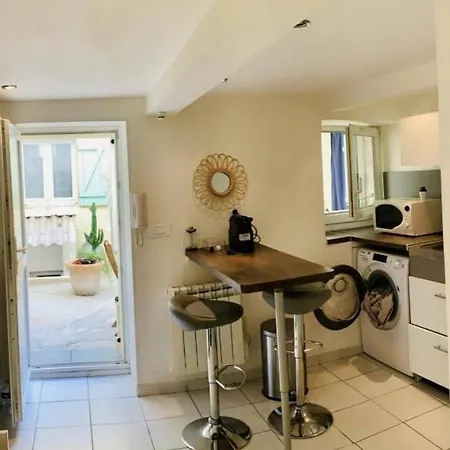 Charming Studio For 2 People In By Weekome *