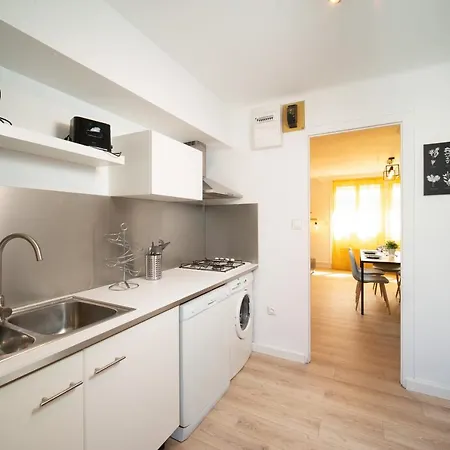 Apartment 3 Chambres Equipe 6-8 Personnes *