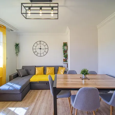 Apartment 3 Chambres Equipe 6-8 Personnes *