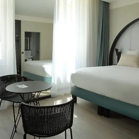 Western La Joliette Hotel 4*