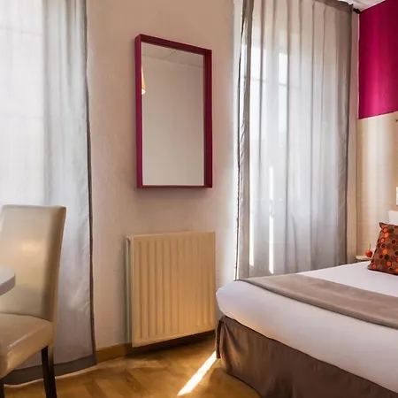 Hotel Edmond Rostand 3*
