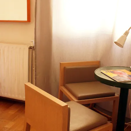 Edmond Rostand Hotel 3*
