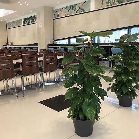 Toyoko Saint Charles Otel