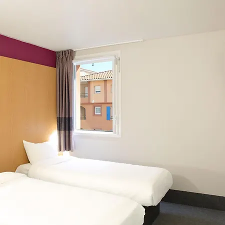 Martigues De Bouc Hotel 2*