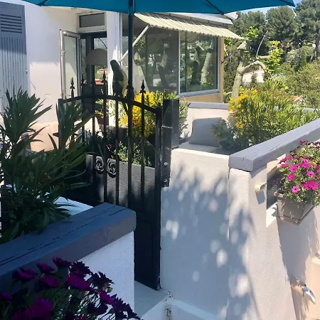 Magnifique Haut De Les Camoins Holiday home *