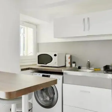 Charming Studio For 2 People In By Weekome *