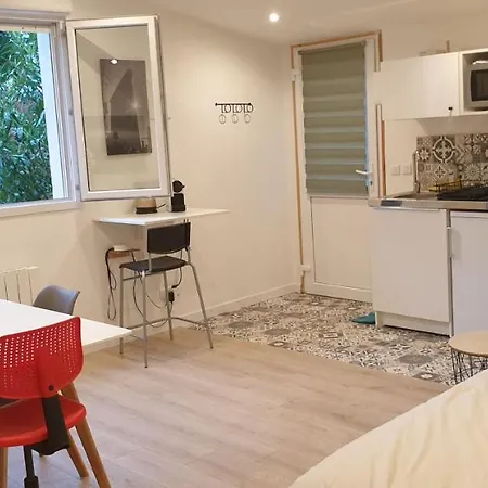 Adorable 25m² Tres Calme Avec Parking Apartment