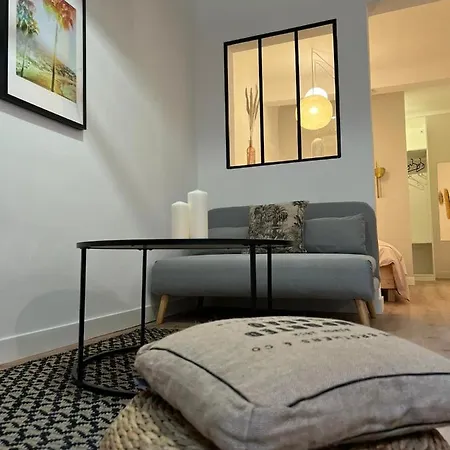 Apartment Bright T2 Of 34 M Renovated In The Downtown Marseille