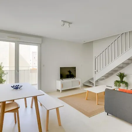 Le Massilia Beau Duplex Avec Balcon à Apartamento Marselha