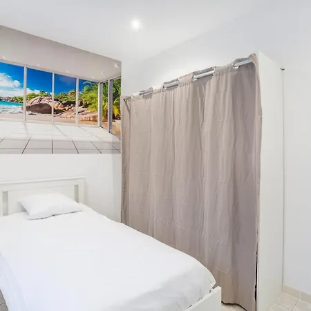Holiday home Escapades Ensolleillees *