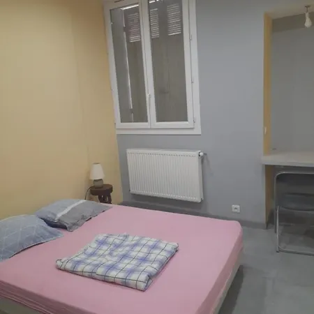 Familiale Avec Exterieur Sympas Pour Profite Du Soleil Marseille