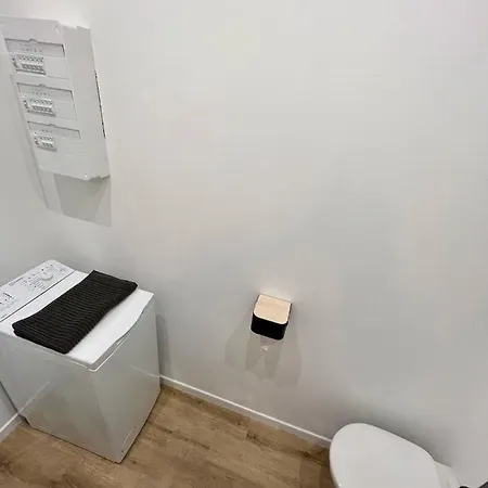 : T2 In The Heart Of The Apartment *