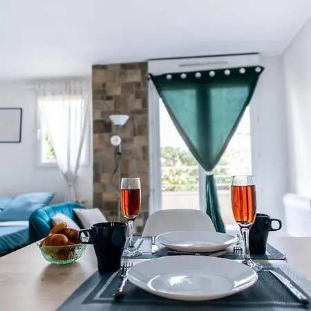 Jolie T2 De 30m2 Avec Terrasse Metro Timone A 5 Min Apartment Marseilles