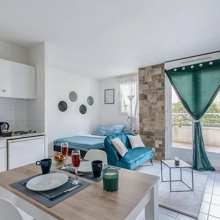 Jolie T2 De 30m2 Avec Terrasse Metro Timone A 5 Min