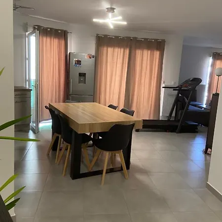 T2, Résidence Au Calme. Parking Privé * Marseille