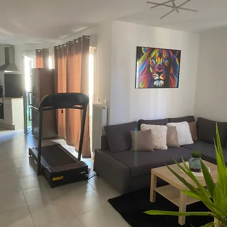 Apartment T2, Au Calme. Parking Prive *