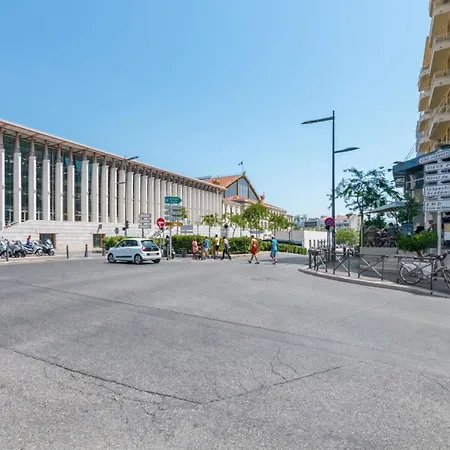 Charles - Welkeys Apartamento