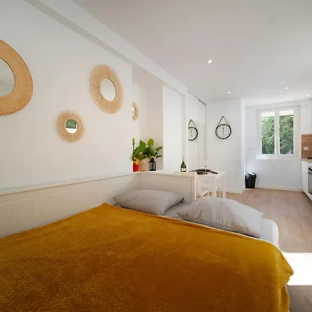 *le Beluga* Air Conditioning/jacuzzi/garden/park *