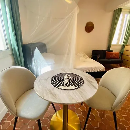 Du Panier Apartment *