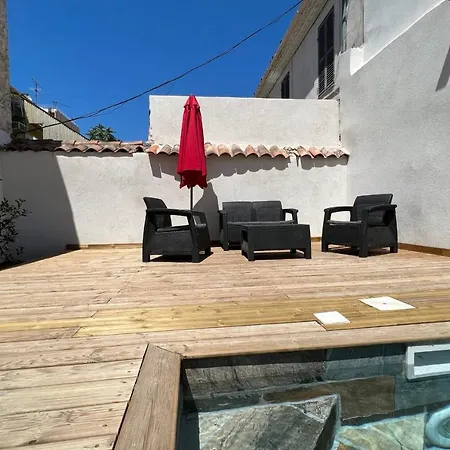 Le Tropical Piscine Et Terrasse Centre-ville Hébergement de vacances *