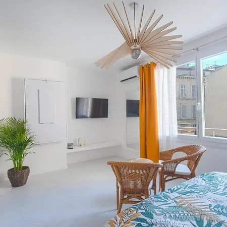 Le Saint Charles Apartment *