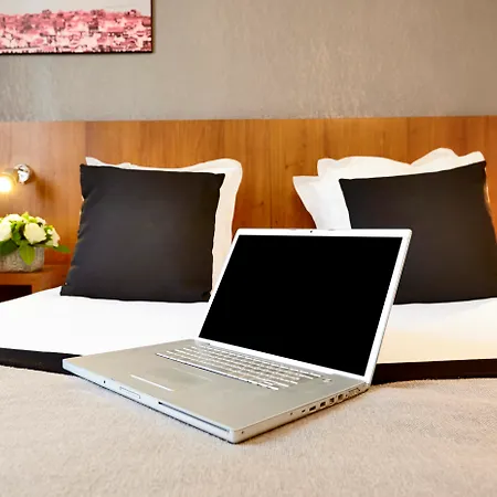 Hotell Kyriad Centre Paradis-prefecture 3*