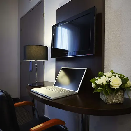 Kyriad Centre Paradis-prefecture Hotel 3*