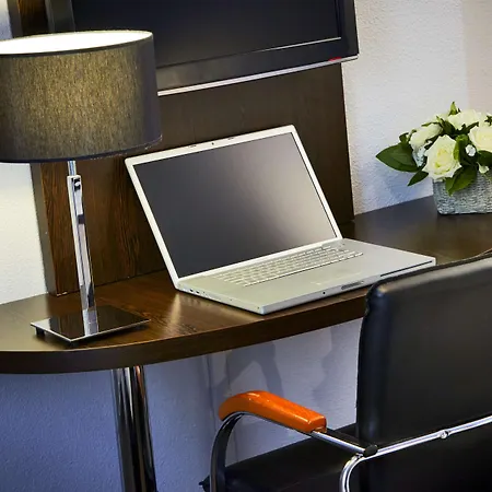 Hotel Kyriad Centre Paradis-prefecture
