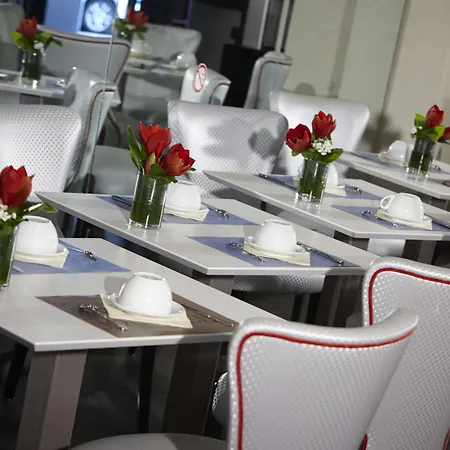 Kyriad Centre Paradis-prefecture 3*